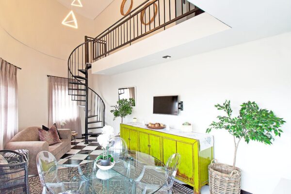 Luxury Bedroom En-Suite Living Space Luxury Bedroom En-Suite Living Space