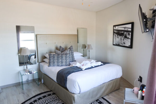 Luxury Bedroom Ens-suite Accommodation Fish Hoek Luxury Bedroom Ens-suite Accommodation Fish Hoek